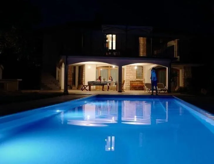 קוסטרמנו Villa Am Gardasee Mit Grossem Pool Und Garten בית נופש